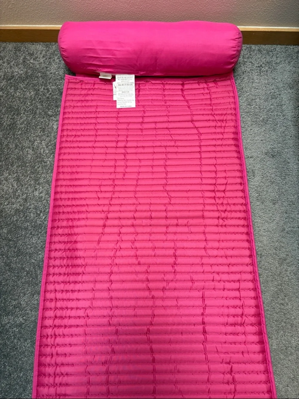 NWT Betsey Johnson Pink Skull Quilted Beach / Pool Mat with Pillow & Carry Strap
